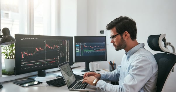 How to Trade Forex Even With a Full-time Job and Earn on the Side